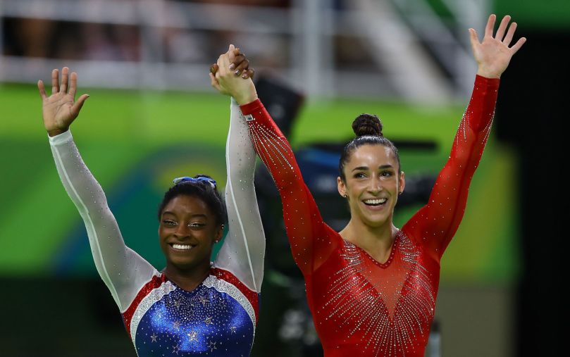 gallery-1471111450-elle-simone-biles-aly-raisman
